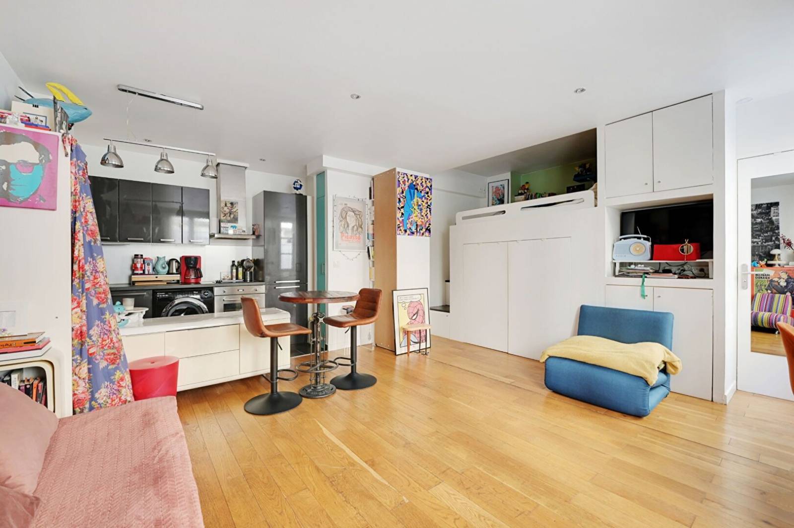 Grand studio rénové avec mezzanine à deux pas de la Mairie du 18e