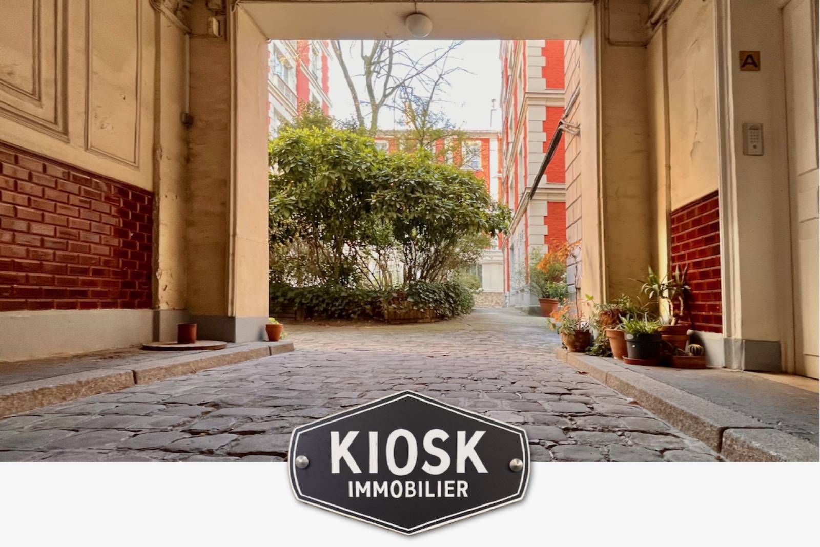 Acheter un charmant appartement de 2 pièces à Paris Batignolles dans immeuble ancien au calme sur cour intérieure