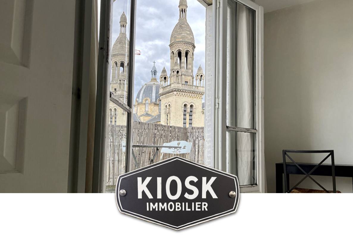 Vente Appartement en Off Market - Bel haussmannien avec balcon filant et vue directe sur l’église Sainte-Anne à Paris 13e