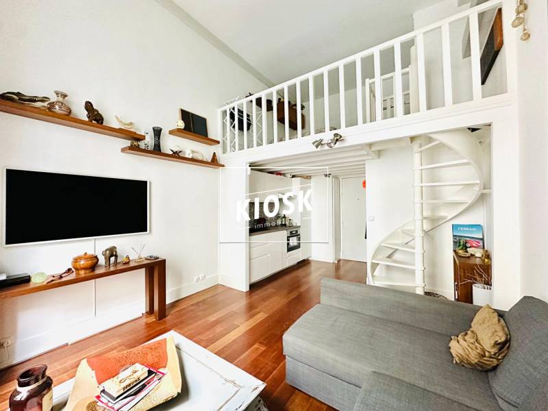 Appartement 2 pièces à vendre Saint-Georges Paris 9 - Rénové avec mezzanine et charme unique