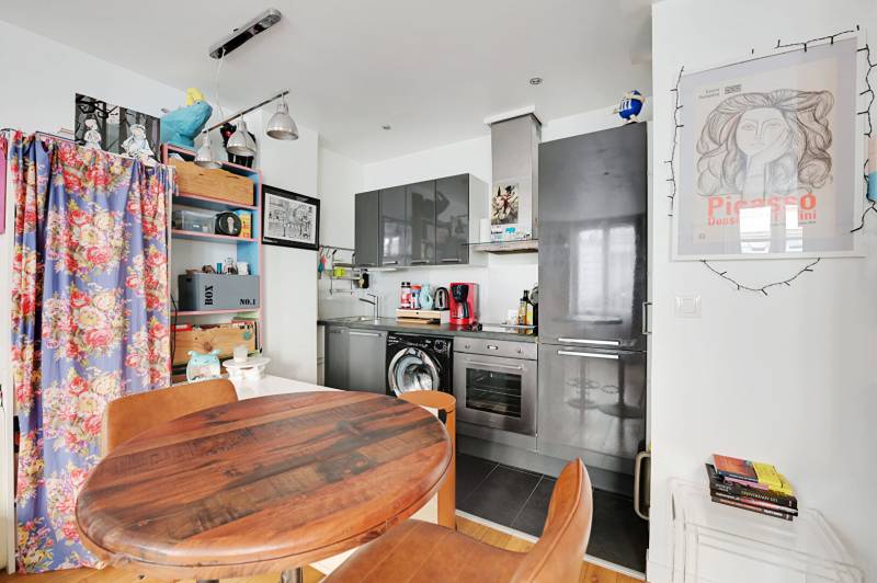 Grand studio rénové avec mezzanine à deux pas de la Mairie du 18e
