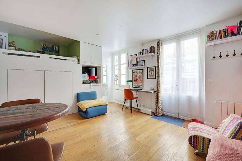 Grand studio rénové avec mezzanine à deux pas de la Mairie du 18e