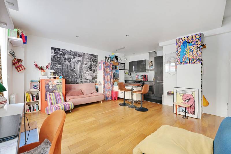Grand studio rénové avec mezzanine à deux pas de la Mairie du 18e