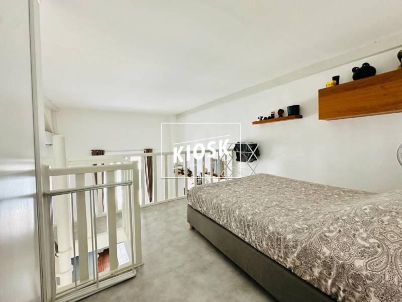 Appartement 2 pièces à vendre Saint-Georges Paris 9 - Rénové avec mezzanine et charme unique